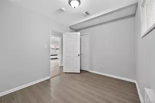 552 Old Country Rd, Plainview, NY 11803 - Photo 11