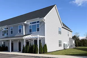 209 Breton Wy, Glen Cove, NY 11542 - Photo 3