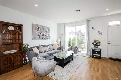 209 Breton Way, Glen Cove, NY 11542 - Photo 7