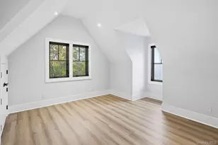 34 Clinton Ave, Dobbs Ferry, NY 10522 - Photo 13