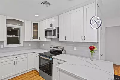 187 Audwin Drive, Islip Terrace, NY 11752 - Photo 7