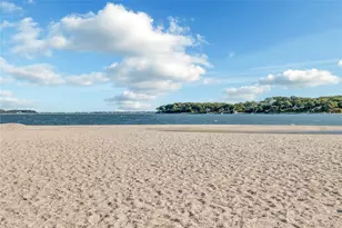 124 Fleets Cove Rd, Huntington, NY 11743 - Photo 3