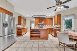 124 Fleets Cove Rd, Huntington, NY 11743 - Photo 11