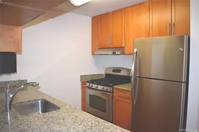 40-28 College Point Boulevard #T2-811, Flushing, NY 11354 - Photo 9