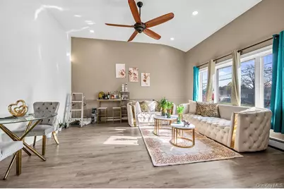 185 Throop Street, West Babylon, NY 11704 - Photo 25