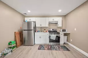 185 Throop St, West Babylon, NY 11704 - Photo 29