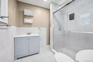 185 Throop St, West Babylon, NY 11704 - Photo 25