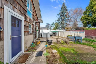 185 Throop Street, West Babylon, NY 11704 - Photo 7