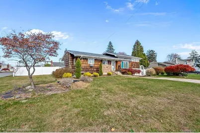 185 Throop Street, West Babylon, NY 11704 - Photo 3