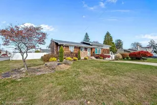 185 Throop St, West Babylon, NY 11704 - Photo 3