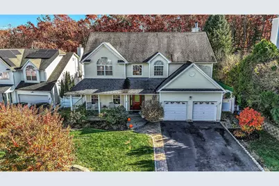 6 Laurel Crescent, Manorville, NY 11949 - Photo 5