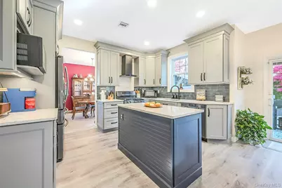 6 Laurel Crescent, Manorville, NY 11949 - Photo 17