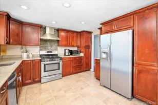 19 Biscayne Dr, Selden, NY 11784 - Photo 9