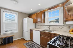 115 Wicks Ln, Malverne, NY 11565 - Photo 17