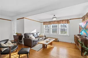 115 Wicks Ln, Malverne, NY 11565 - Photo 11