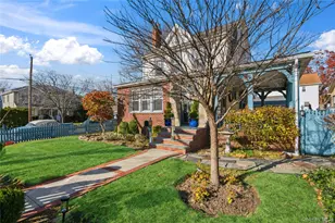 115 Wicks Ln, Malverne, NY 11565 - Photo 3