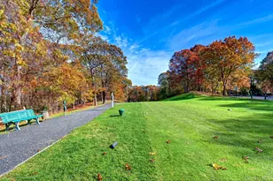 967 Skyline Dr, Coram, NY 11727 - Photo 11