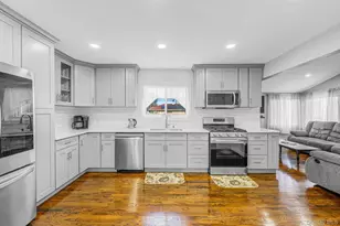 177 Sherman St, Brentwood, NY 11717 - Photo 9