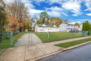 111 Merrill St, Brentwood, NY 11717 - Photo 3