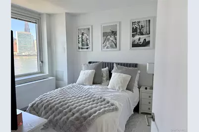 52-03 Center Boulevard #928, Long Island City, NY 11101 - Photo 7