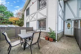 320 Woodland Ct, Coram, NY 11727 - Photo 3