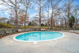 320 Woodland Ct, Coram, NY 11727 - Photo 27