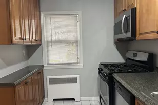 46 Beechwood Ln, New Hyde Park, NY 11040 - Photo 5