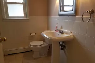 46 Beechwood Ln, New Hyde Park, NY 11040 - Photo 7