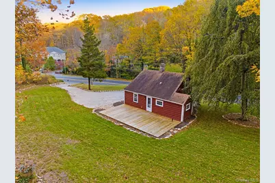 289 E Main Street, Centerport, NY 11721 - Photo 21