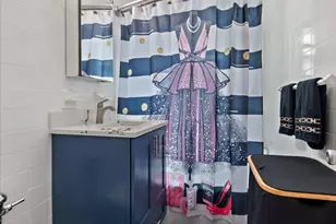 1910 S Pelham Parkway S, Bronx, NY 10461 - Photo 19