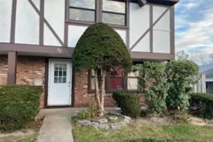 2 Williamsburg Ct, Ridge, NY 11961 - Photo 3