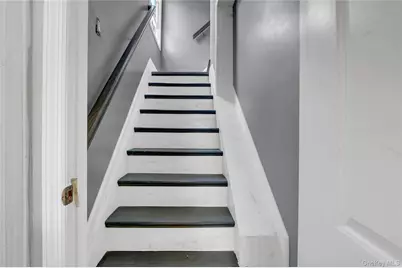 10445 198th Street, Jamaica, NY 11412 - Photo 9