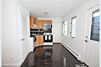 87 Parkside Drive N, Levittown, NY 11756 - Photo 5