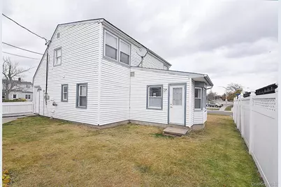 87 Parkside Drive N, Levittown, NY 11756 - Photo 27