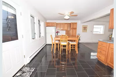 87 Parkside Drive N, Levittown, NY 11756 - Photo 9