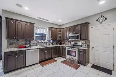 9 Paddock Lane, Medford, NY 11763 - Photo 13