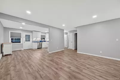 2710 South Road #B5, Poughkeepsie, NY 12601 - Photo 3