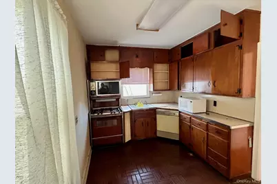 224 Beach 141st Street, Rockaway Park, NY 11694 - Photo 3