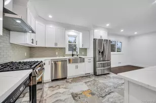 331 Gillette St, Dix Hills, NY 11746 - Photo 11