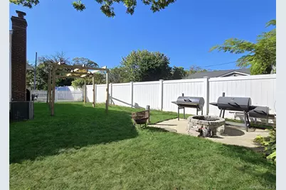 39 Anna Street, Bay Shore, NY 11706 - Photo 27