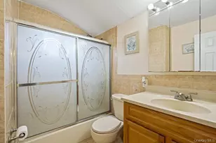 20 Laurie Rd, Brentwood, NY 11717 - Photo 19