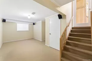 29 Lehigh Ln, Hicksville, NY 11801 - Photo 9