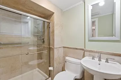 29 Lehigh Lane, Hicksville, NY 11801 - Photo 11