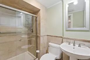 29 Lehigh Ln, Hicksville, NY 11801 - Photo 11