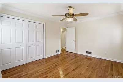 29 Lehigh Lane, Hicksville, NY 11801 - Photo 5