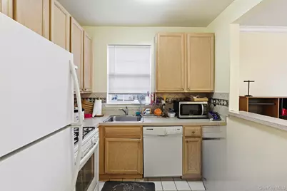 163 Surf Drive, Bronx, NY 10473 - Photo 19