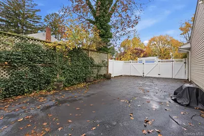 34 Weston Street, Huntington Station, NY 11746 - Photo 23