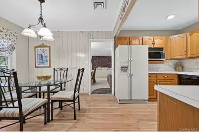 25 Shelbourne Lane, Stony Brook, NY 11790 - Photo 13