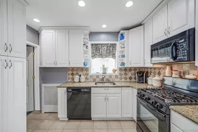 1800 Stuyvesant Avenue, Merrick, NY 11566 - Photo 15