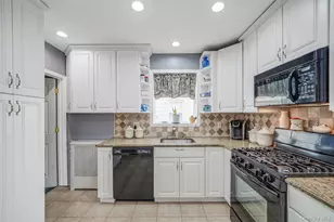 1800 Stuyvesant Ave, Merrick, NY 11566 - Photo 15